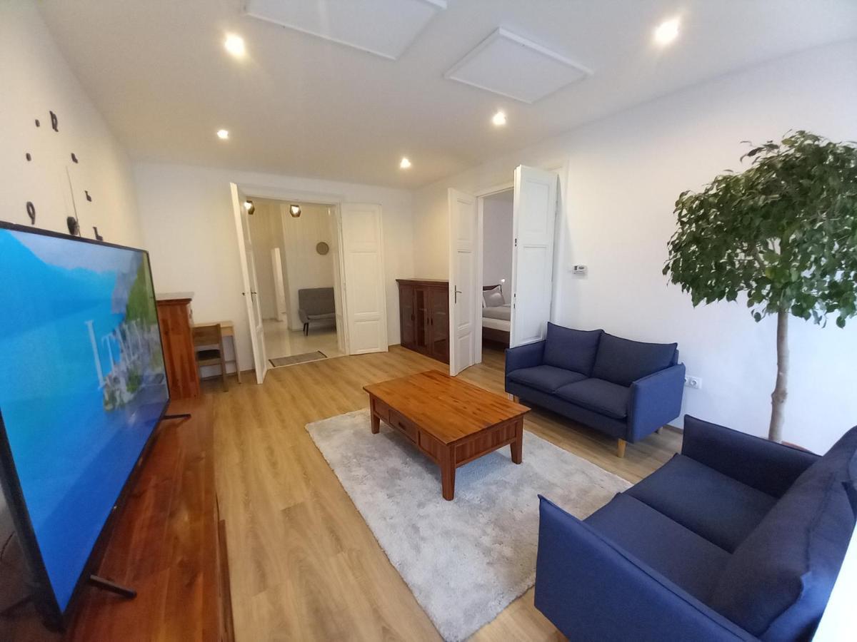 Korvin One Apartman Papa Exterior photo
